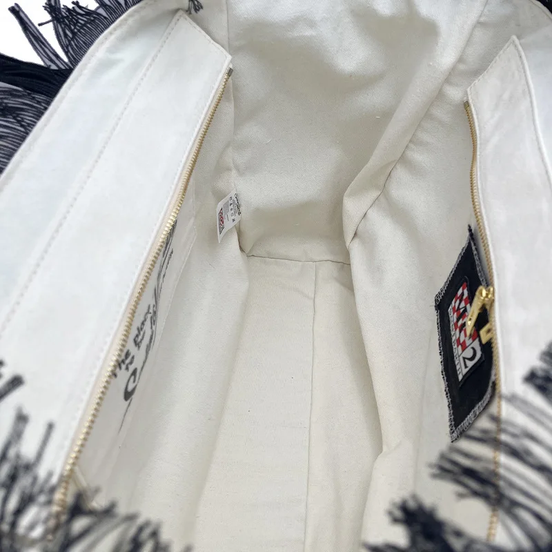 Sac à bandoulière en jean porté