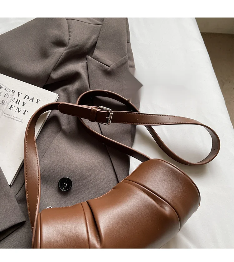 Neue Sommertasche für Damen 2024, vielseitig, leicht, luxuriös, einfache Kissenstruktur, Umhängetasche mit gefalteter Zylinderform, einzelne Schulter_voghion.com