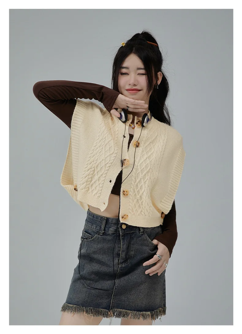 

Sweet and Spicy Girl 2022 Early Autumn New Products Sweet and Loose Big Cuff Buttons Solid Color Knitted Cardigan Vest Women