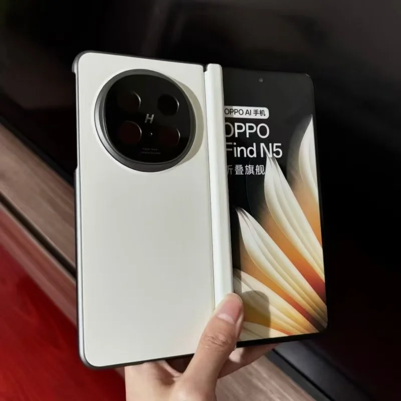 Sleek Carbon Fiber Leather Back Protective Case - Plastic Finish