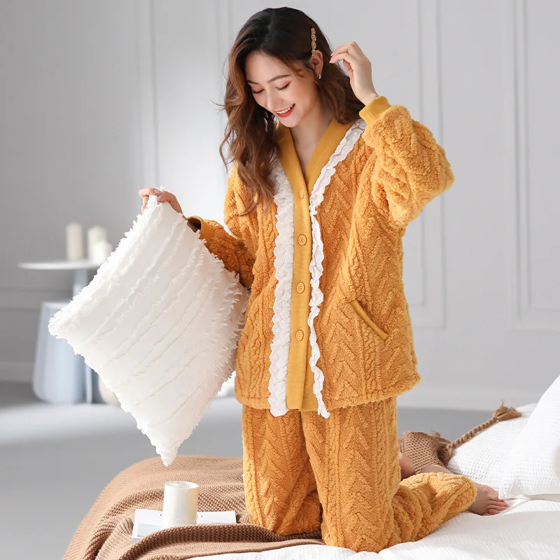 

Coral velvet pajamas for women in winter, long sleeved flannel thickened and warm can be worn externally as a home clothing set
