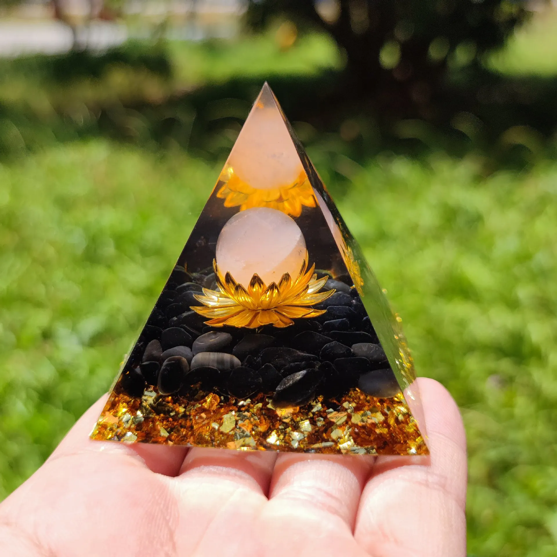 6CM Oganite Lotus Pyramid Home Decor Reiki Natural Mineral Crystal Ball Pyramid Resin-encased Crushed Stone Pyramid Car Trim