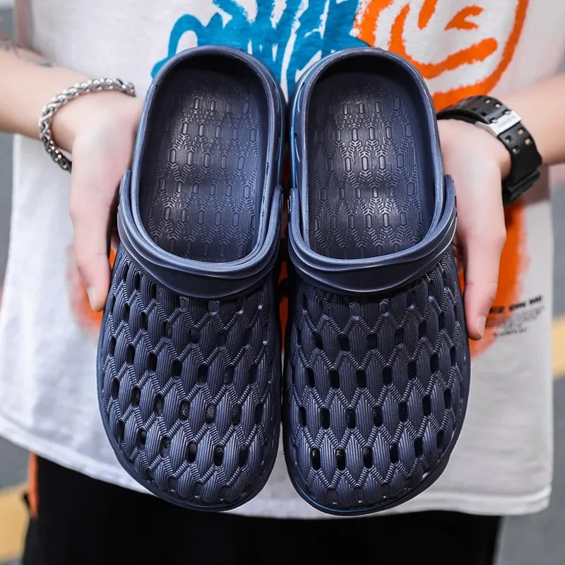New Summer Aqua Shoes Men's Outdoor Hollow Out Beach Water Flats Slip On Breathable Lightweight Sandals Zapatos Hombre