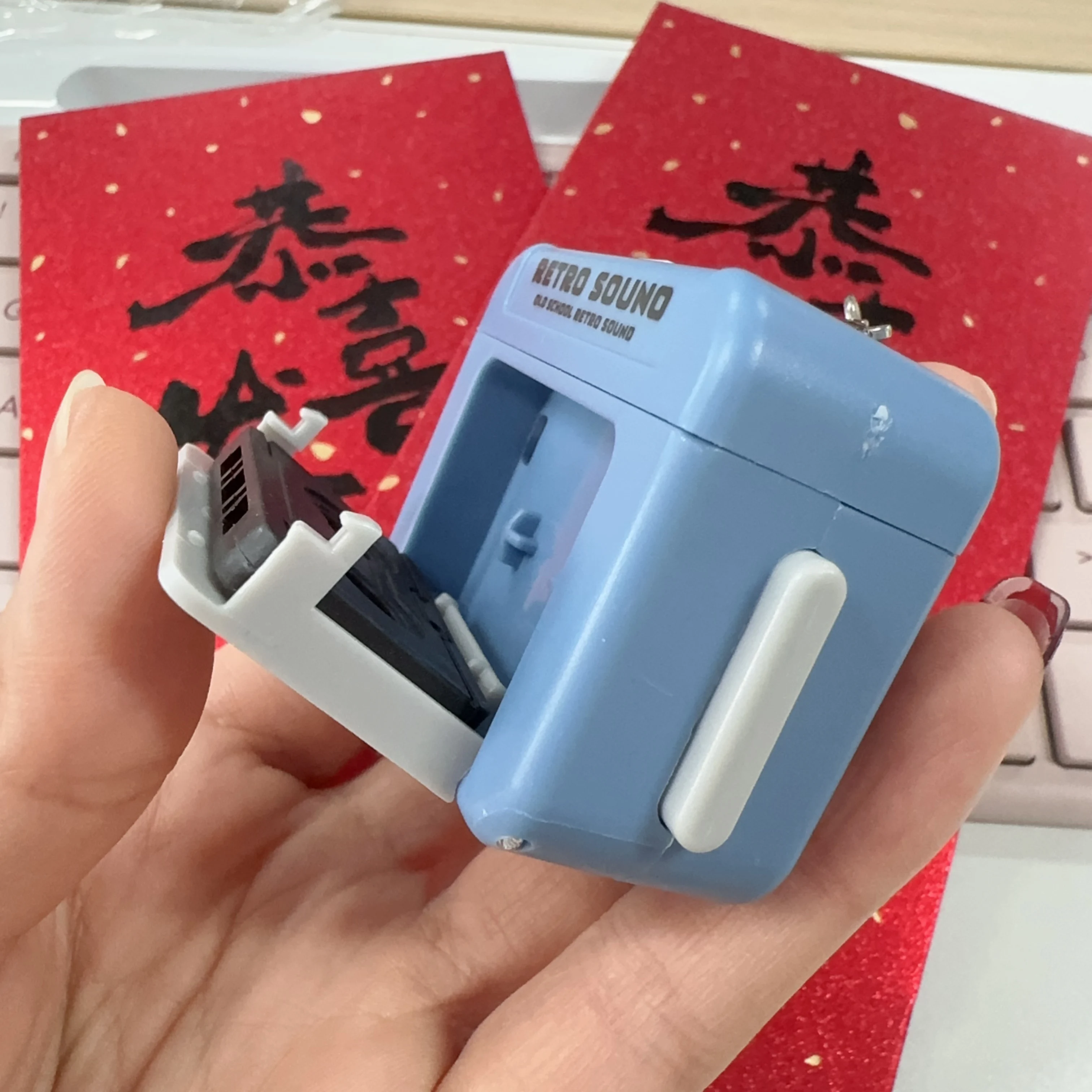 2 個ヴィンテージミニレトロカセットレコーダー音楽キーチェーン