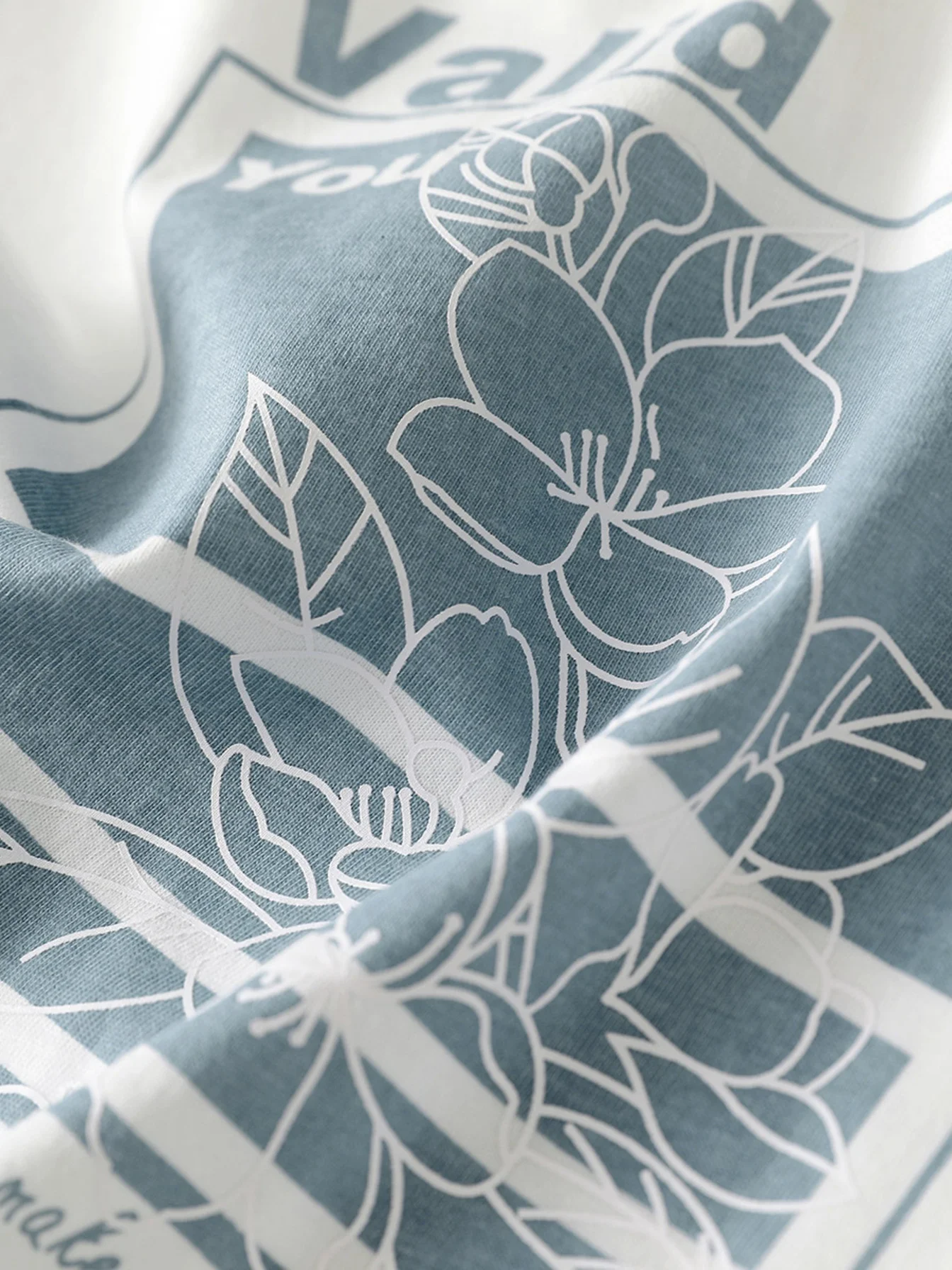 Рисунок 4 - Женский костюм из двух предметов