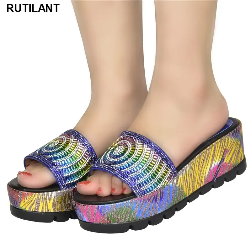 

Новое поступление, искусственные туфли на платформе в итальянском стиле, украшенные искусственными свадебными туфлями для женщин и невест