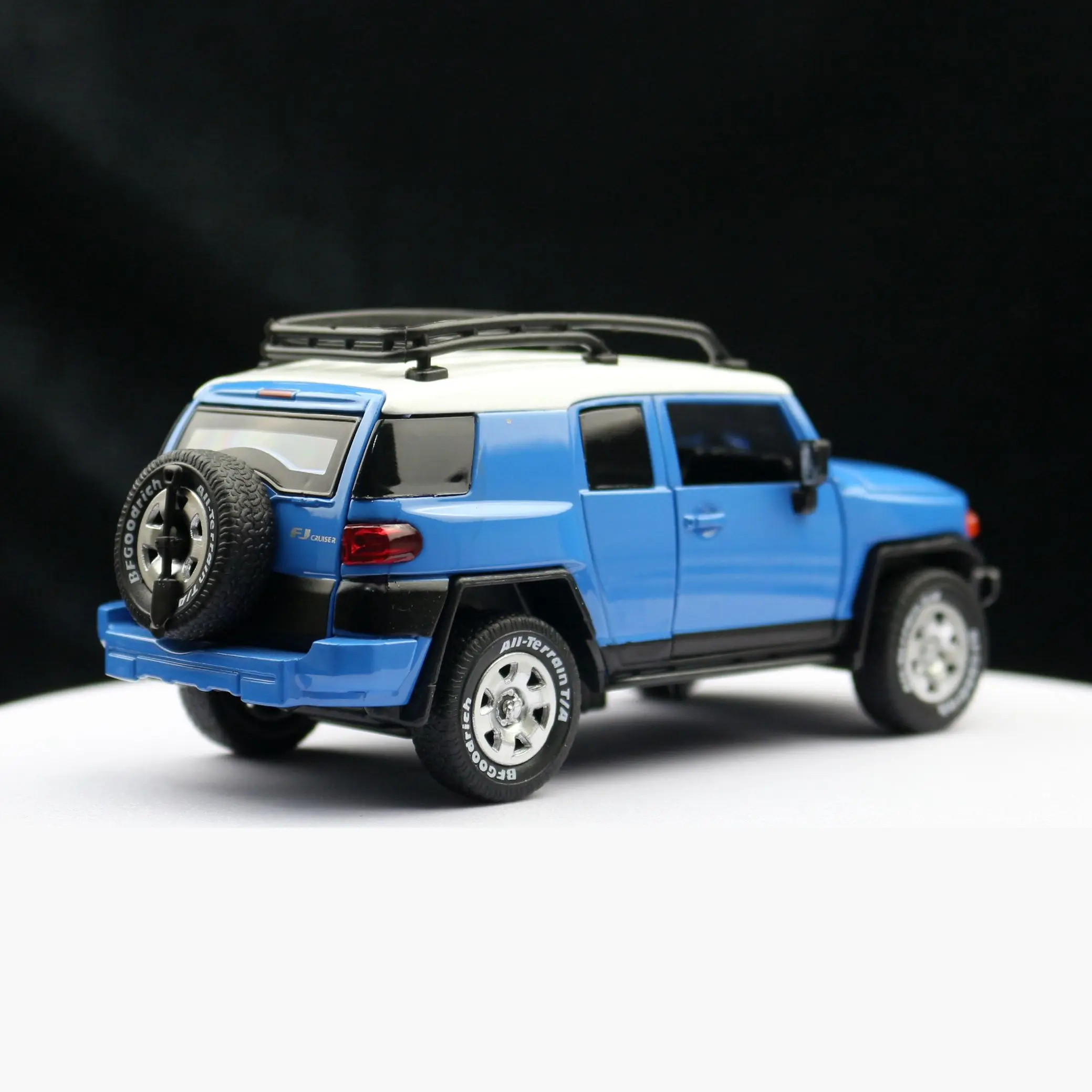 1/32 TOYOTA Cruiser FJ Toy Car Model Diecast Alloy SUV Off Road Collection Pull Back Sound & Light Gift For Children Kid Boys 4