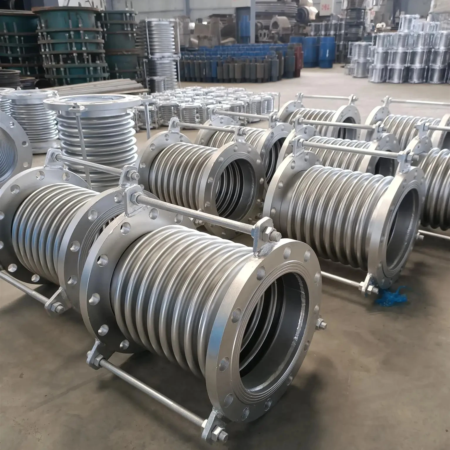 Рисунок 6 - Коррозионно-стойкие компенсаторы титана и циркония