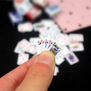 Simpatici mini giochi in miniatura Poker MINI carte da gioco 15X10mm in miniatura per bambole Accessorio Decorazione domestica Gioco di carte di alta qualità