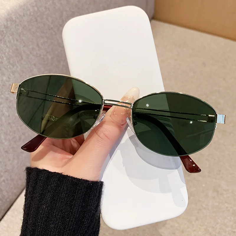 High-End Retro Design UV Protective Metal Sunglasses - Trendy and Fashionable