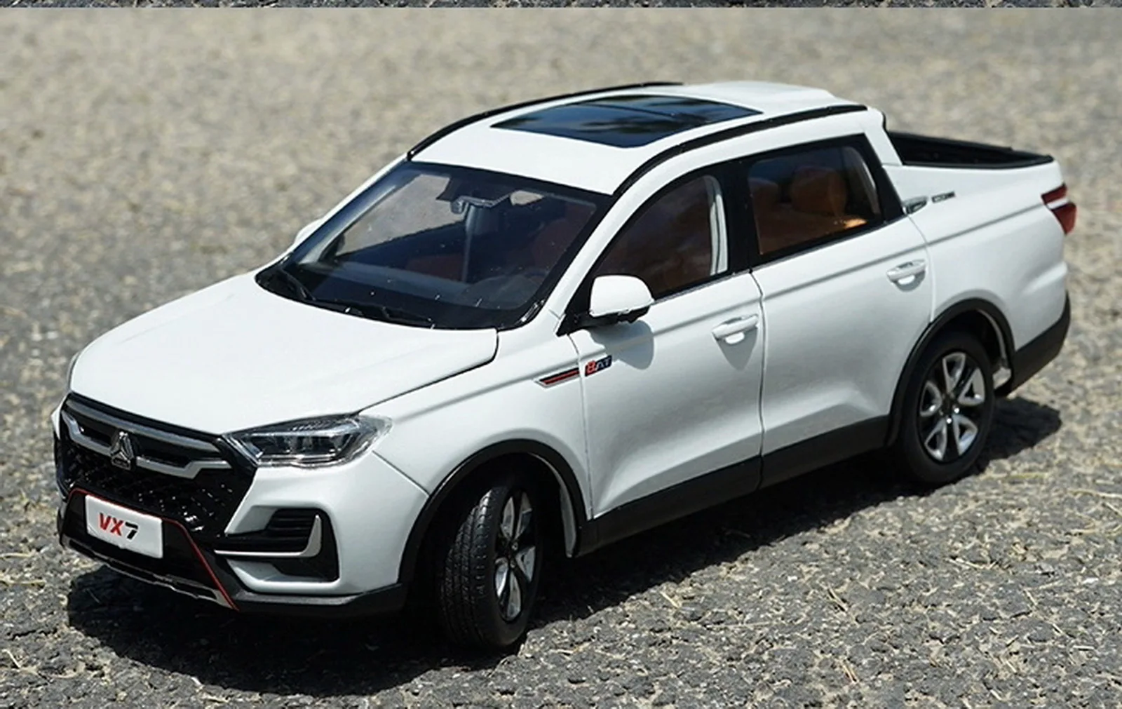 

Масштаб 1/18, пикап CNHTC VX7, белая литая модель автомобиля, коллекционная игрушка, подарок