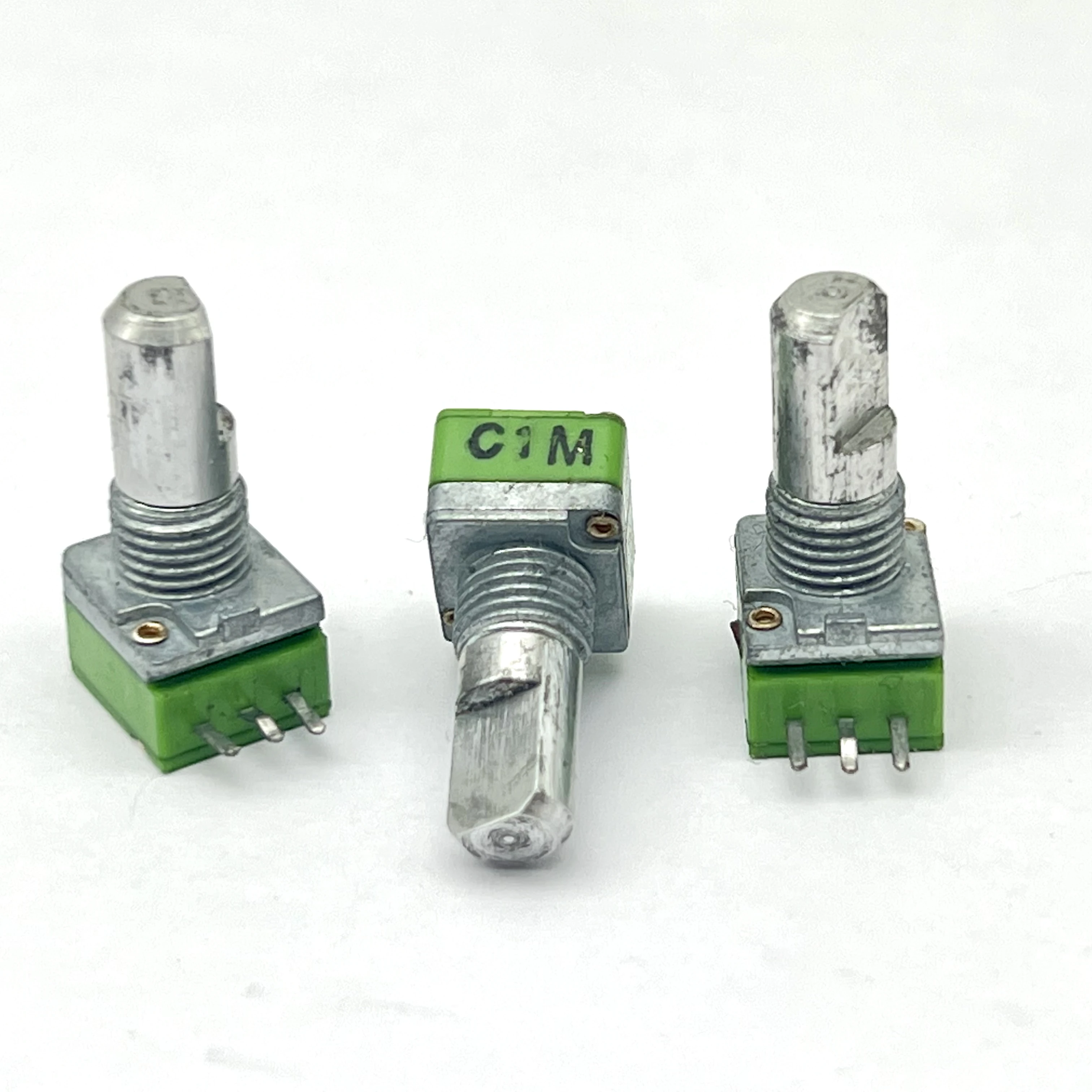 1 pcs Taiwan ALPHA 09 precision potentiometer single C1M half shaft