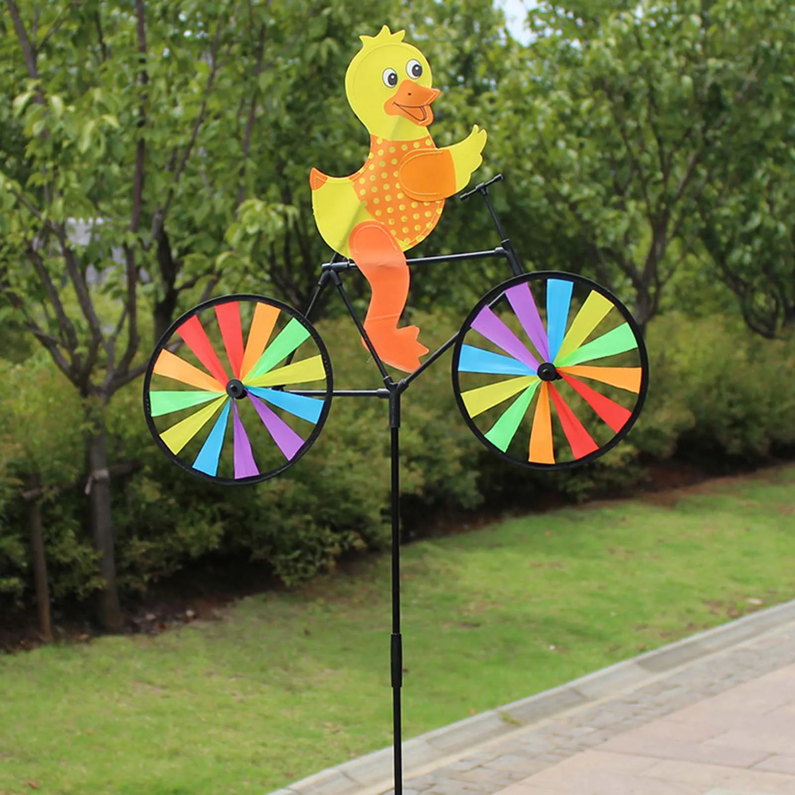 Niedliches 3d Tier auf Fahrrad Windmühle schönen Garten Pfahl Windrad Wind Spinner für Garten Ornament liefert
