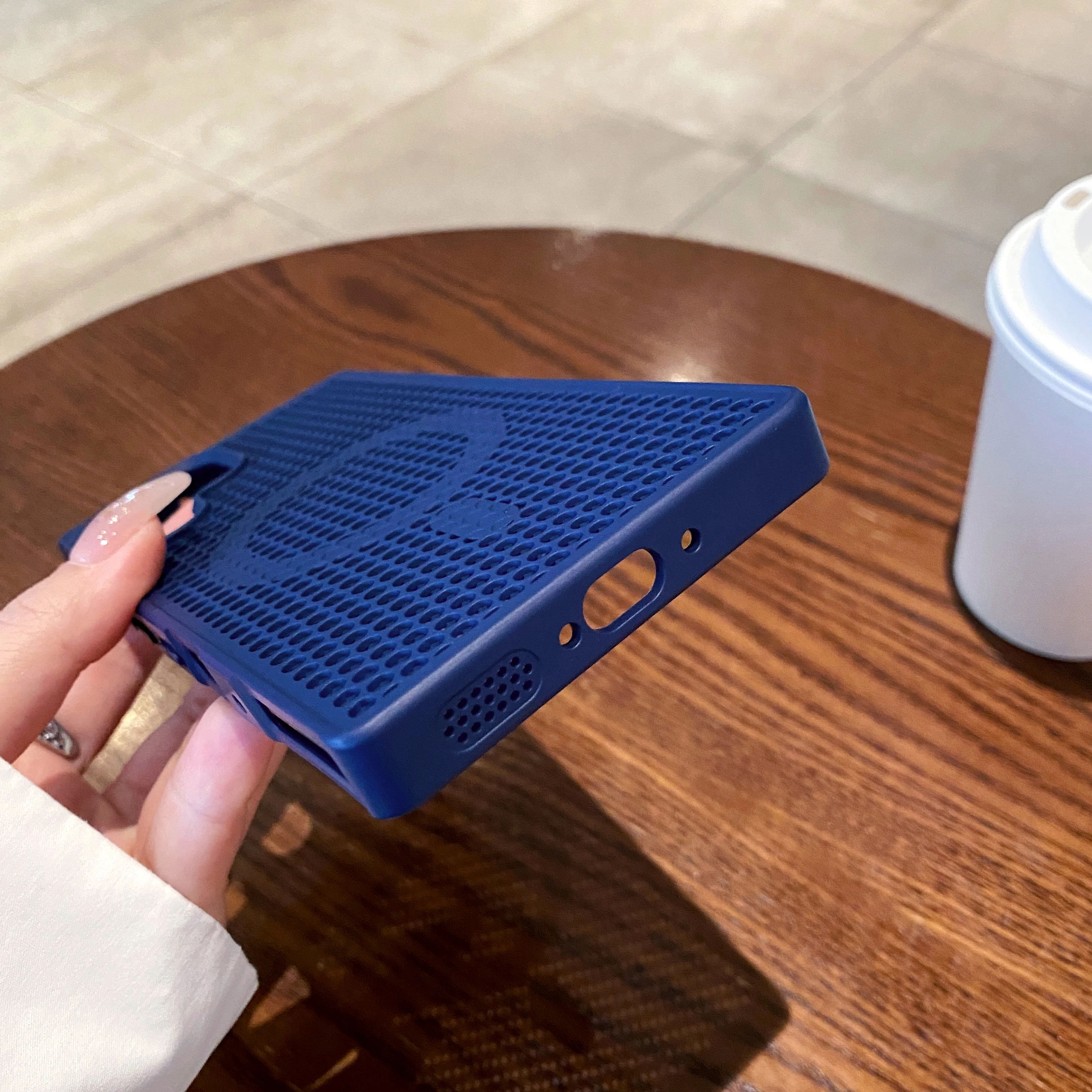 Luxury Honeycomb Cooling Magnetic Phone Case Cover