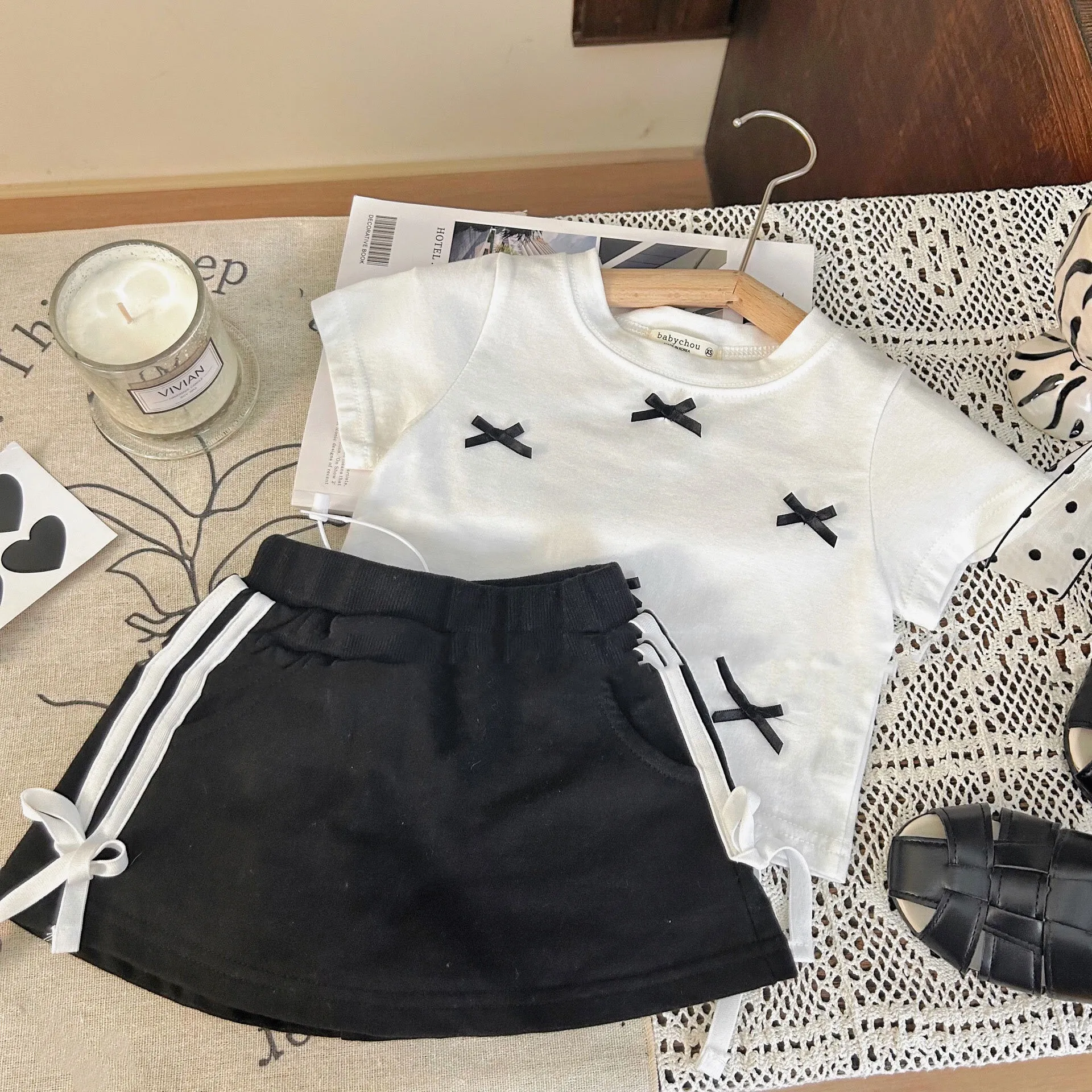 

2024 851702 Summer Fashion Set Round Neck T-shirt+Black Short Skirt Two piece Set for Girls Outdoor Clothing Size 100 to 160