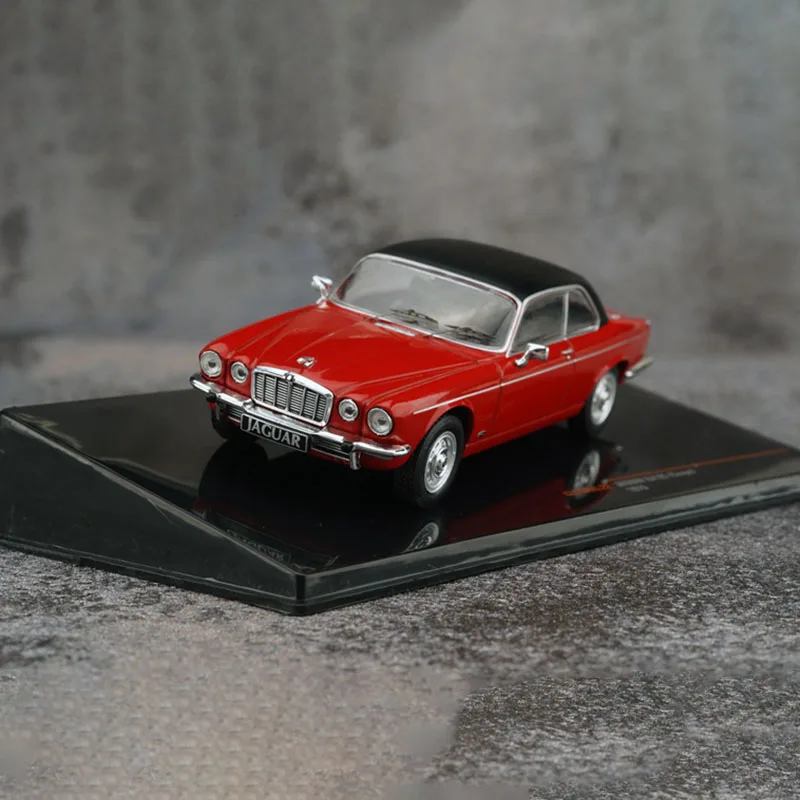 

1:43 Scale Jaguar XJ12 C 1976 Alloy Classic Car Model Ornaments