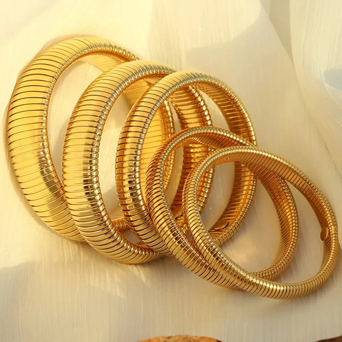 Luxurious Waterproof 18K Gold-Plated Stainless Steel Retro Bracelet