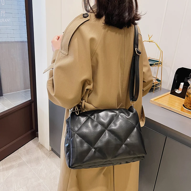 

HOCODO 2022 New Fashion Shoulder Bags Female Quality Crossbody Bags Pu Leather Ladies Handbag Solid Color Messenger Bag Women