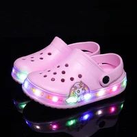 Sandales légères pour filles, chaussures de plage d'été pour enfants, imprimées de dessins animés roses, antidérapantes, Design classique, sabots décontractés pour enfants 6