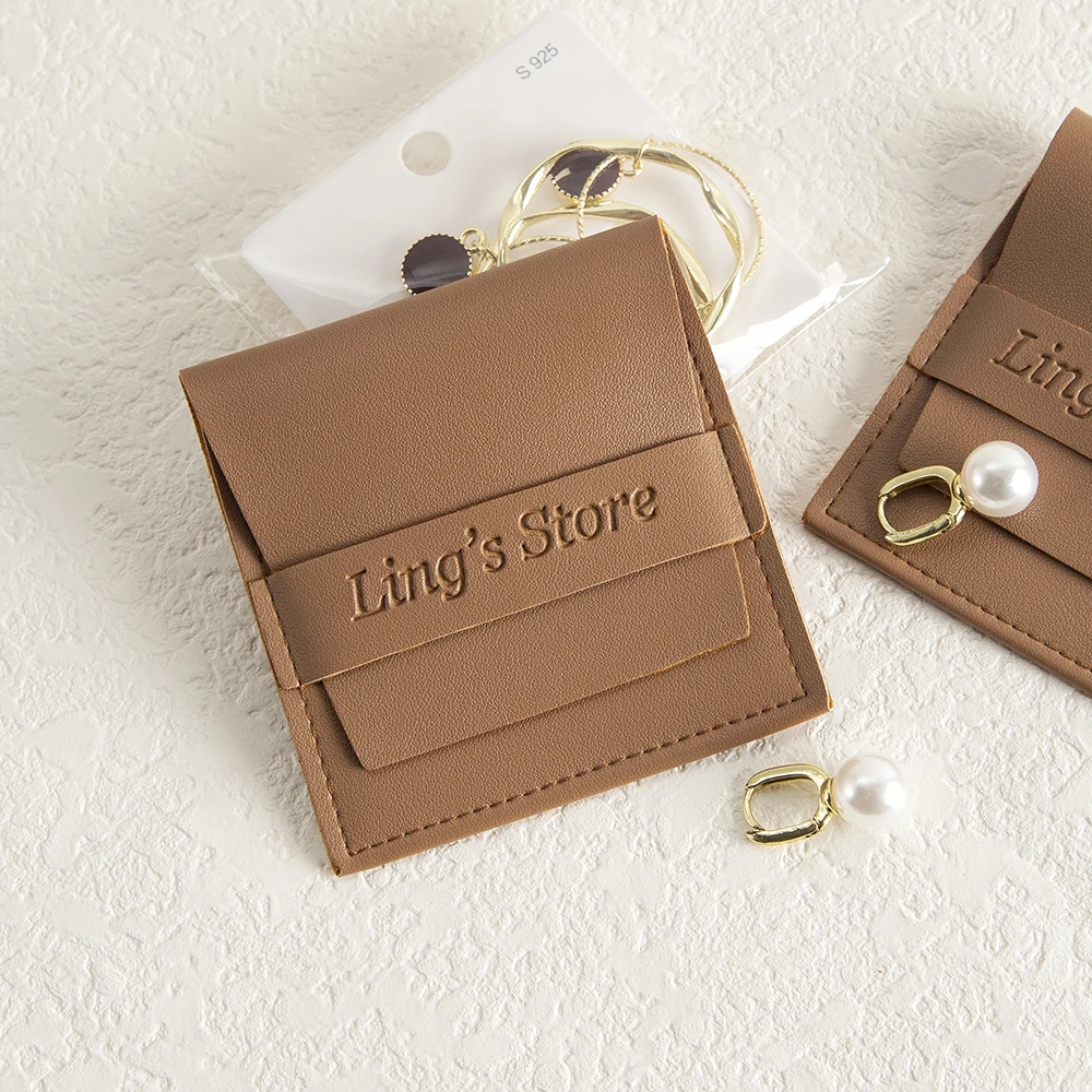 Personalisierte braune Leder-Mini-Geschenktasche 8x8cm mit individuellem Logo, tragbare Reise-Schmucktasche für Ringe, Ohrringe, Schlüssel, Münzen und Karten. – Detail 11