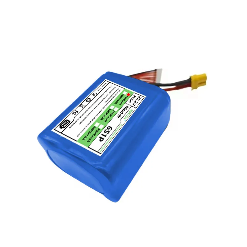 Gros plan sur l'étiquette de la batterie Li-ion 5000mAh 22.2V 6S indiquant les spécifications techniques