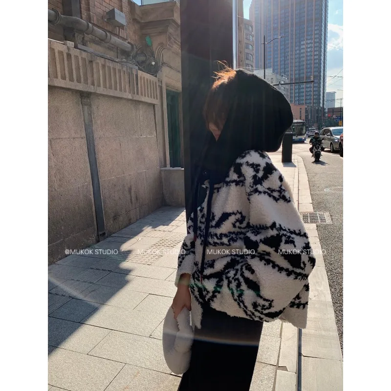 

Miiiix Korean Fashion Lamb Hair Contrast Short Coat Women's High Grade Plush Thickened Loose Warm Hooded Top Female Clothing