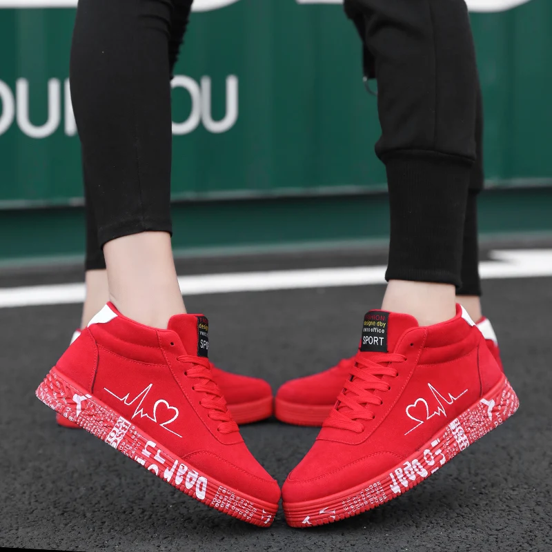 

New Men's Casual Shoes High Gang Love Couple Canvas Shoes Red Flat Lace-Up Men White Sneakers Business Travel Tenis Masculino