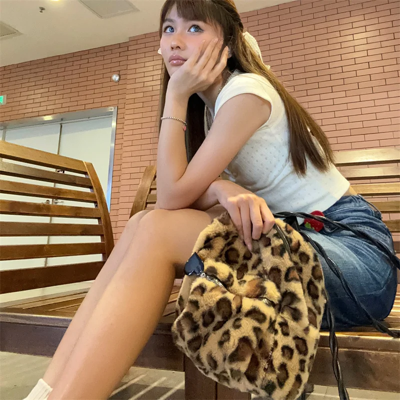 Korean Version Of High Quality Women's Plush Backpack Artificial Fur Premium Backpack Furry Student Soft Luxury Backpack