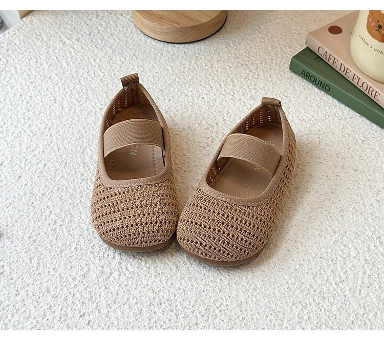 2025 الفتيات حذاء مسطح الانزلاق على لينة وحيد الاطفال نسج الأحذية تنفس جوفاء التدريجي الصيف جديد الأطفال حذاء كاجوال بلون