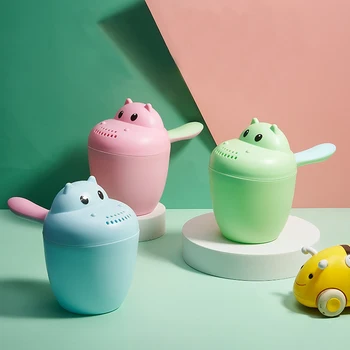 Thickened baby shower showerhead hair washing cup baby bath playing with water plastic spoon small toy 1