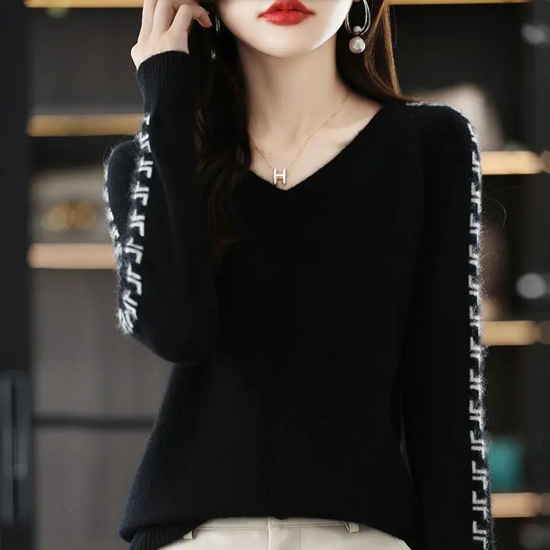 Fashion V-Neck Knitted Spliced Loose Korean Sweaters Women\'s Clothing 2022 Autumn New Casual Pullovers All-match Commute Tops