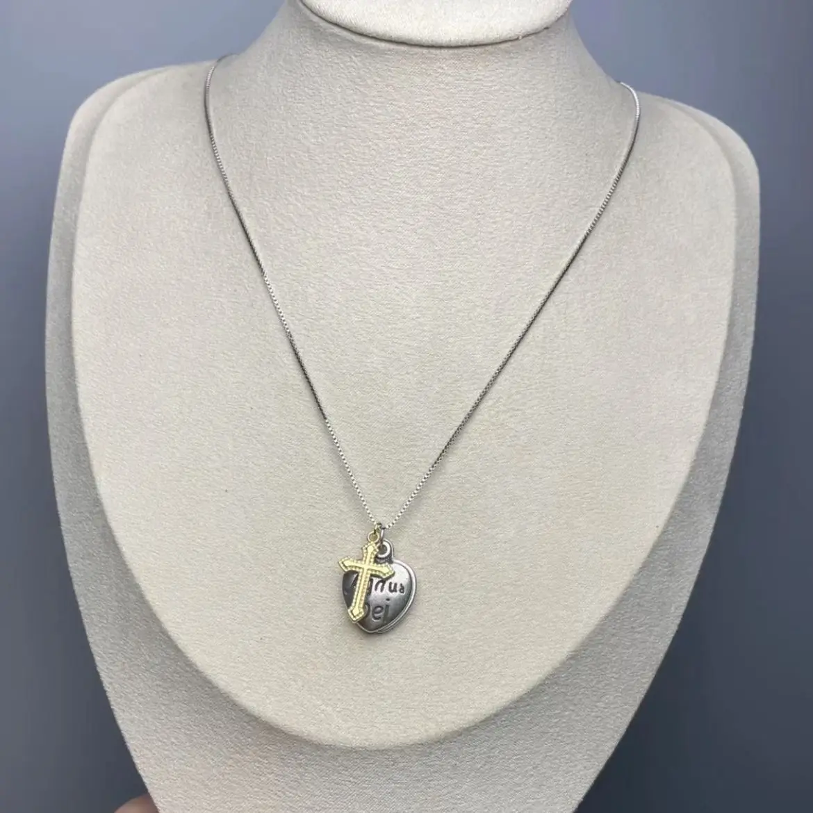 

Cross Love Box Necklace for Women with Four Sides Can Be Opened Pendant Personalized Advanced Design Versatile Collar Chain Gift