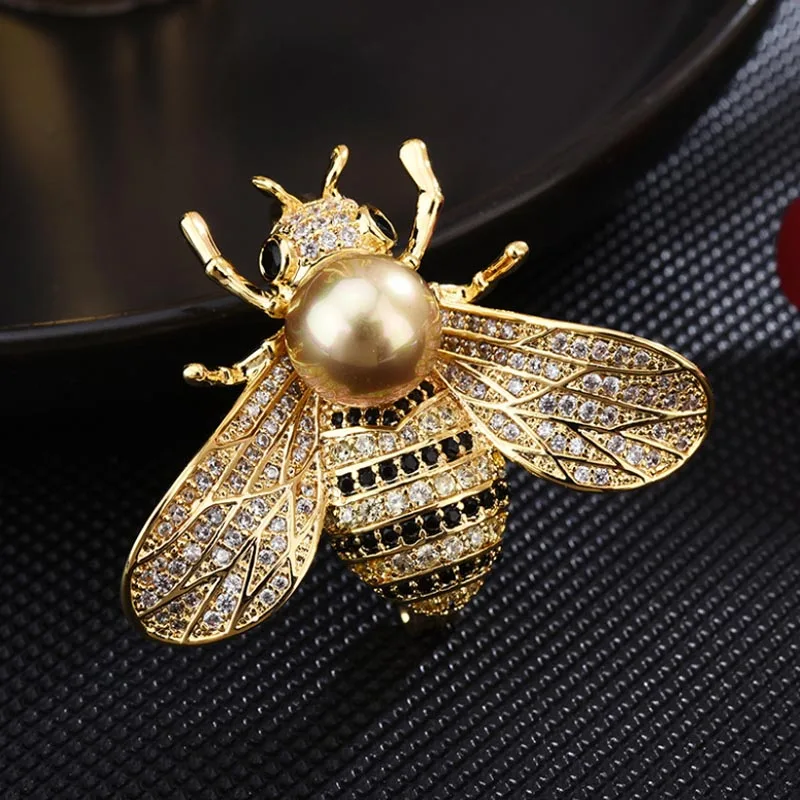 

Donia Jewelry European and American Fashion Titanium Micro-Inlaid AAA Zircon Bee Brooch Luxury Retro Pearl Pin