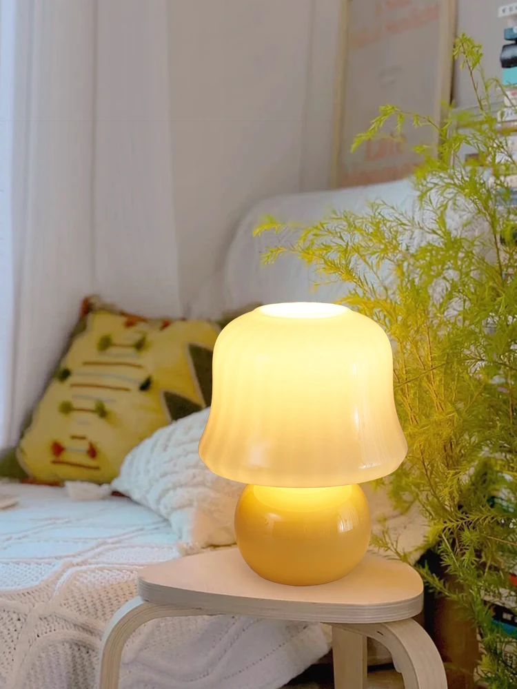 

Table lamp, bedroom, bedside, living room decoration, atmosphere lamp, ins, girl's high-end feeling, cream wind, rechargeable mu