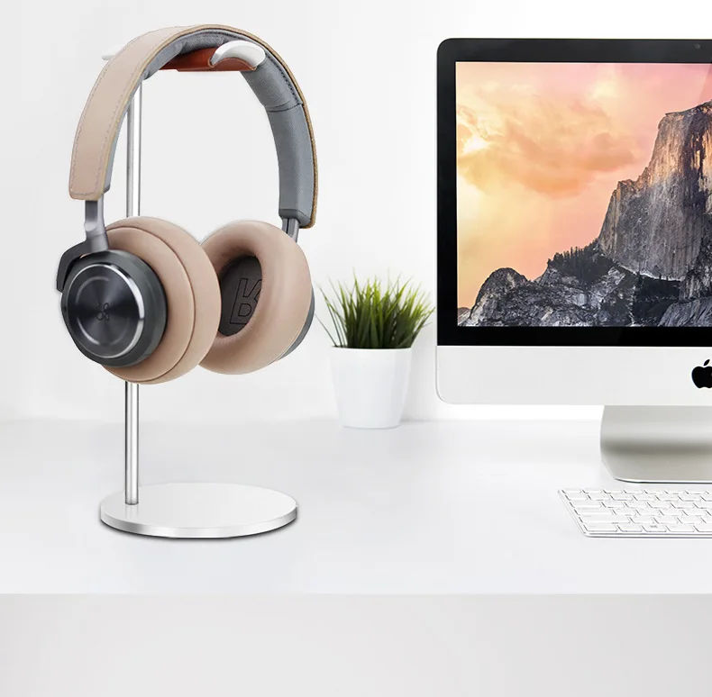 Curved Aluminum Headphone Stand 13