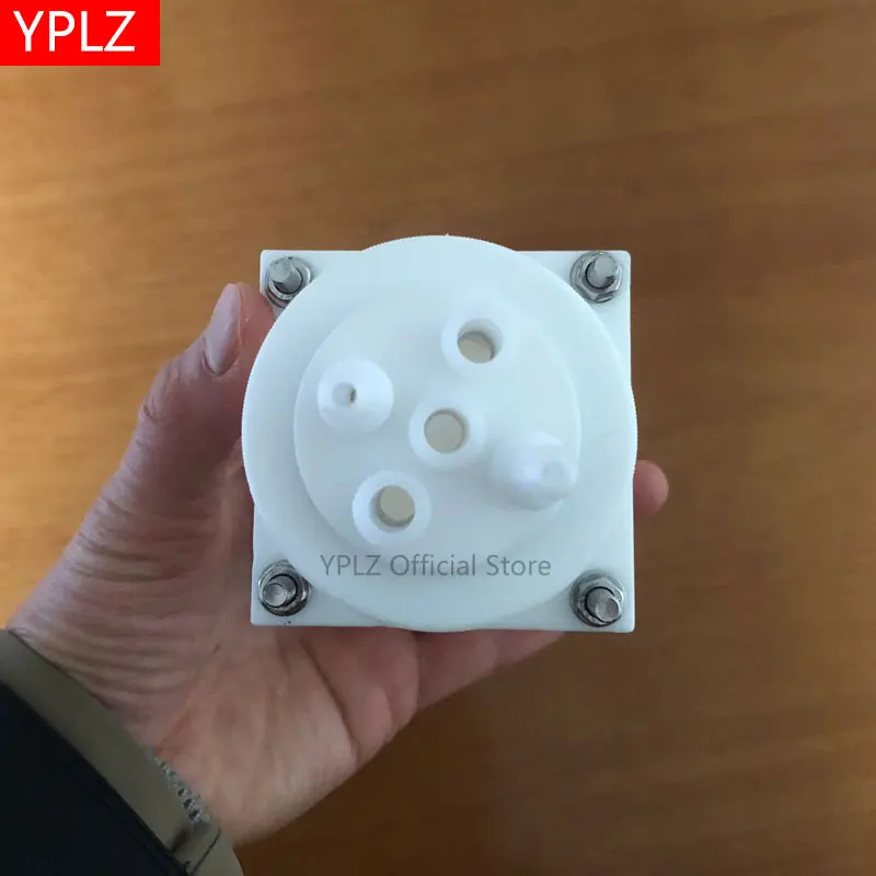 All quartz photoelectrochemical battery