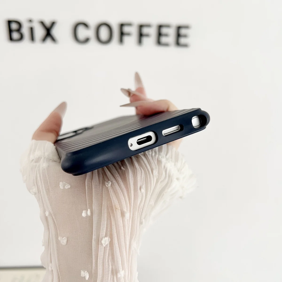 Stylish Water Ripple Silicone Magnetic Case with Wireless Charging and Shockproof Protection