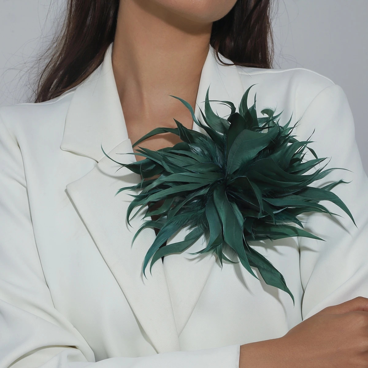 22CM Stylish Large Feather Brooch for Women Luxury Fashion Colorful Lapel Pins Party Weddings Clothing Jewelry Accessories Gift