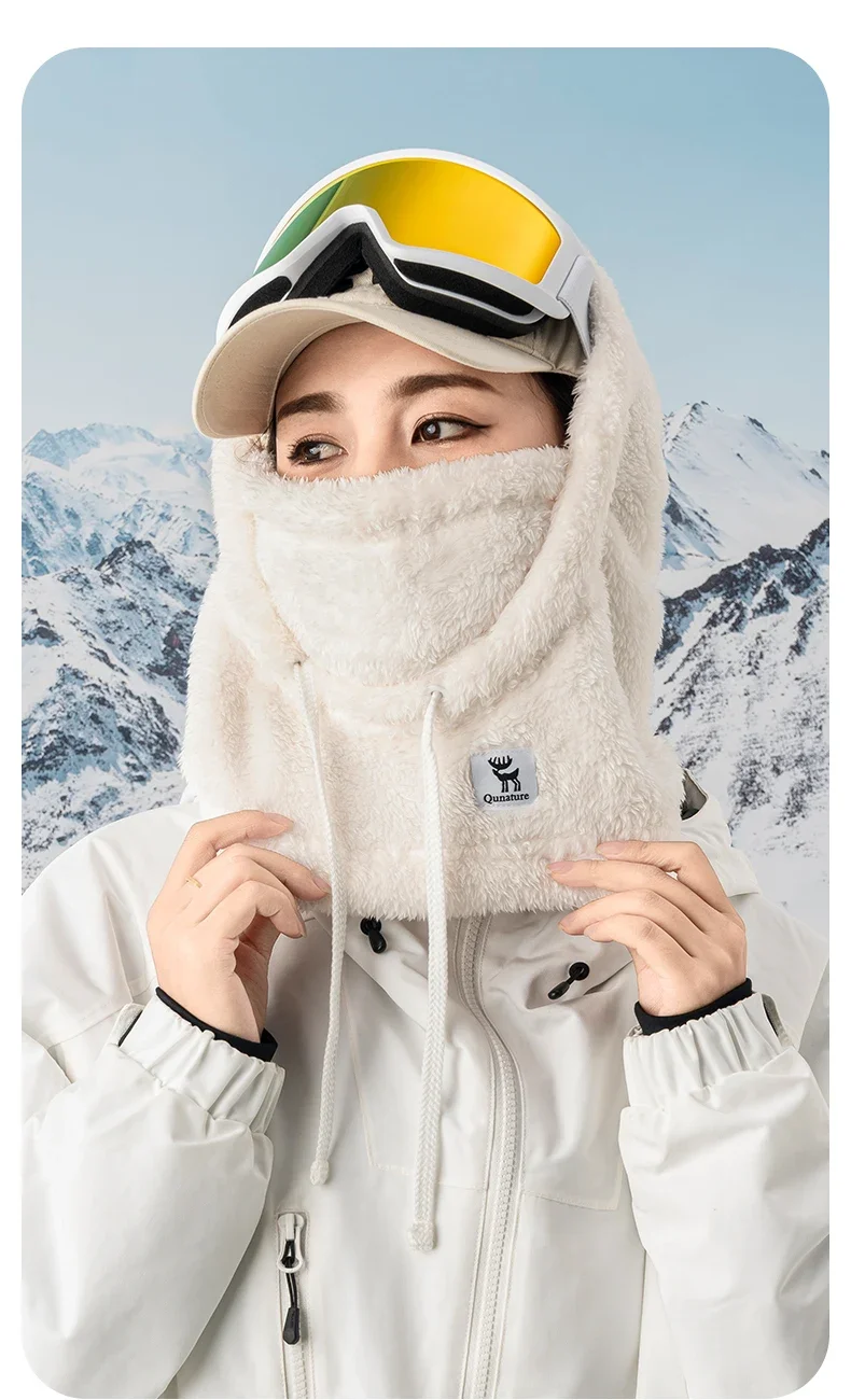 Adjustable hood drawstring detail