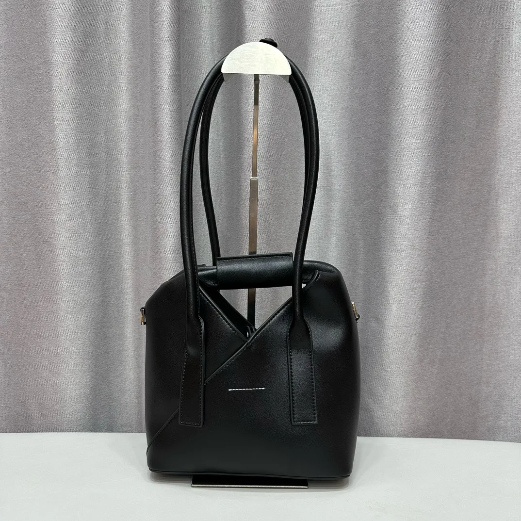

Classic Women Shoulder Handbag Fashion Design Crossbody Bucket Bag Solid Color Real Leather Lady Bag Street Travel Simple Tote B
