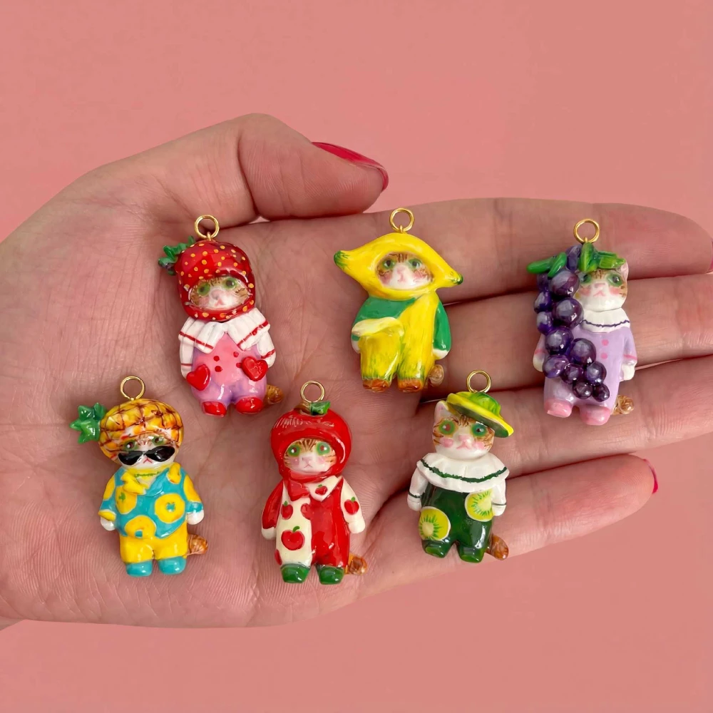 Niedliche und frische, beliebte Dopamin-Fruchtserie: Erdbeer-Trauben-Katzen-DIY-Anhänger für Schmuck.
