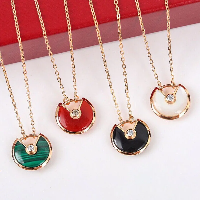 

Classic rose gold natural white fritillary red agate amulet pendant women's necklace high-end fashion brand party luxury jewelry