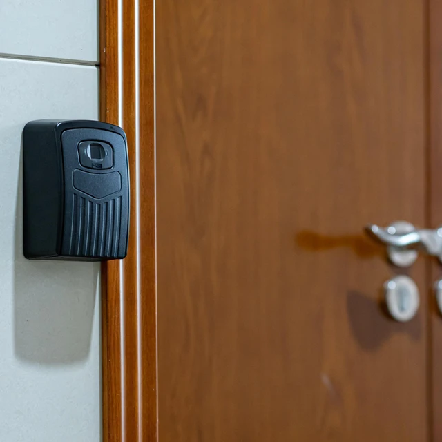 TUYA Fingerprint or Password Safe Key Box Bluetooth Storage Lock Box Smart Life App Wall Mount Security Anti-theft Lockbox 2