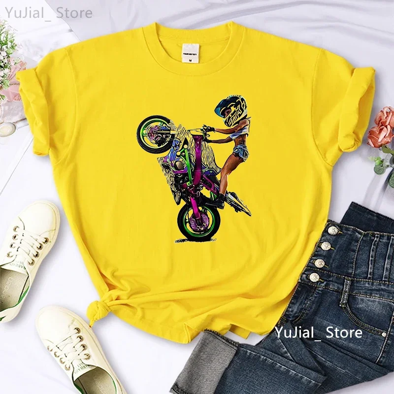 Nur ein Mädchen, das Motorrad gedruckt T-Shirt Frauen lustig cool T-Shirt Femme rosa/grün/grau/gelb T-Shirt weiblich lieben
