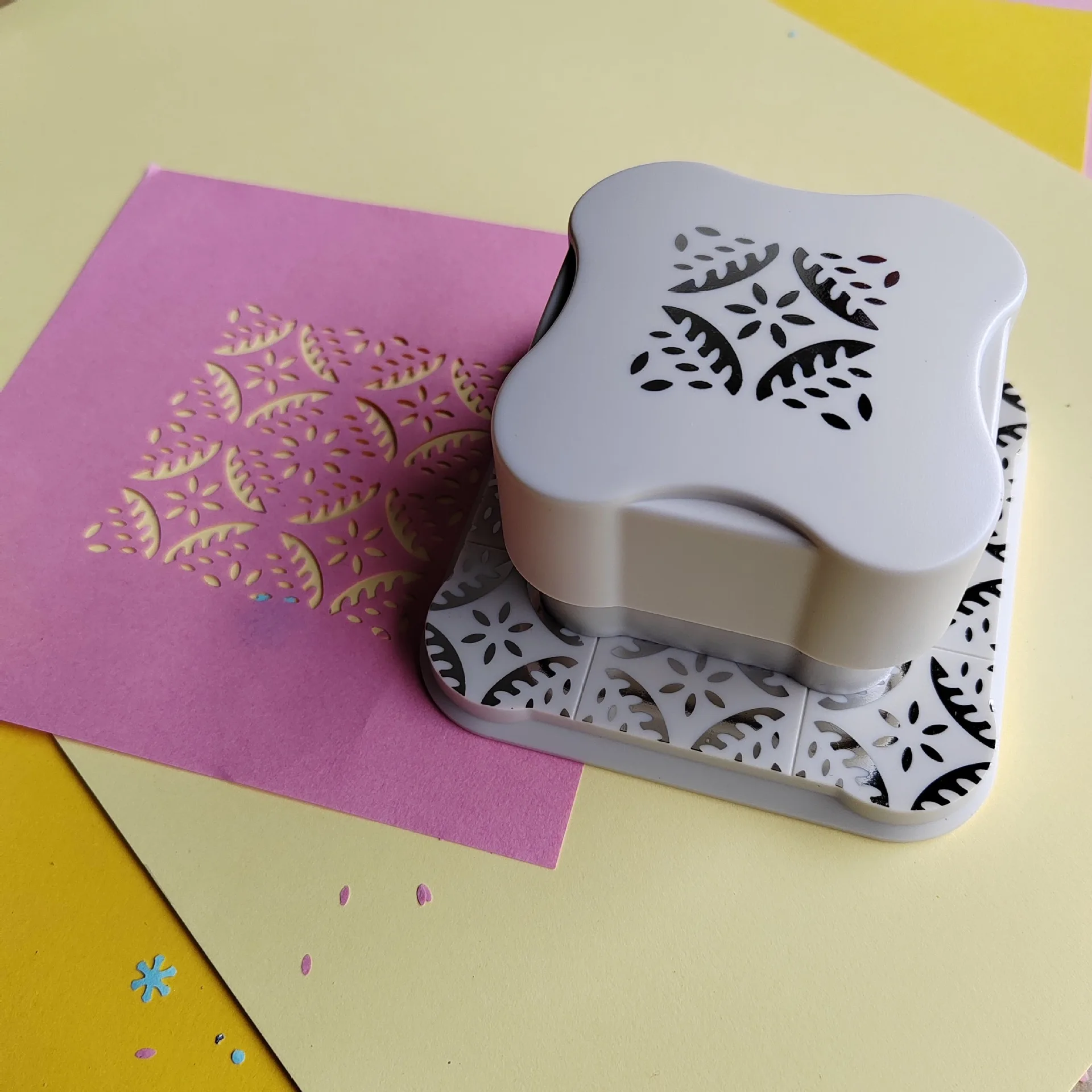 3.8cm Handmade Crafts and Scrapbooking Tool Paper Punch For Photo Gallery DIY Gift Card Magnetic Punches Embossing device