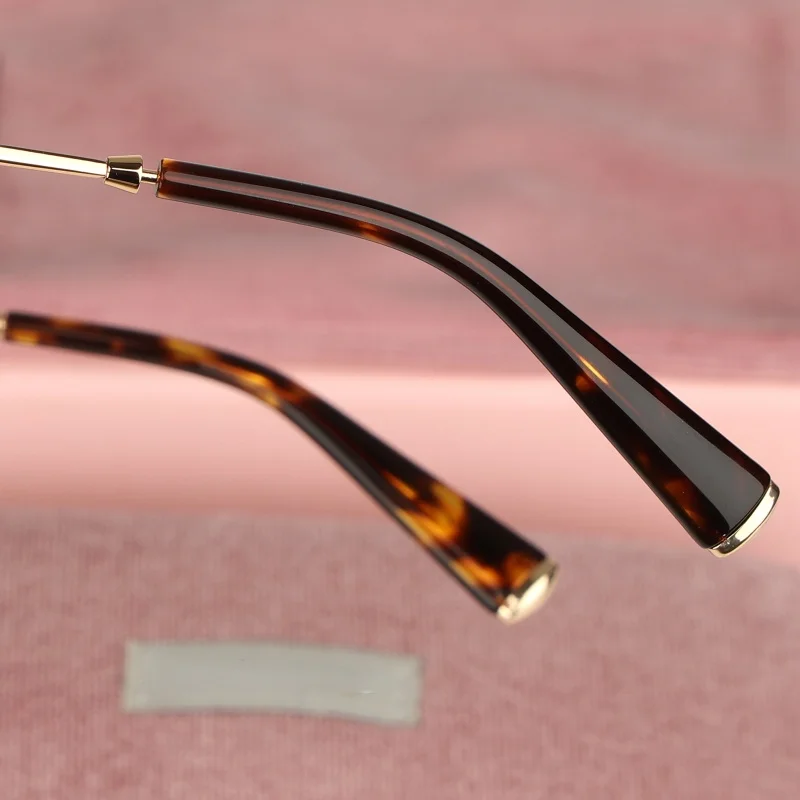 ���������� ���Ÿ� �ݼ� ������ ���۶� �귣�� Desinger ��Ʈ�� ���� �ұ�Ģ�� Eyeware ���� �ҳ� �м� ���� �¾� �Ȱ�