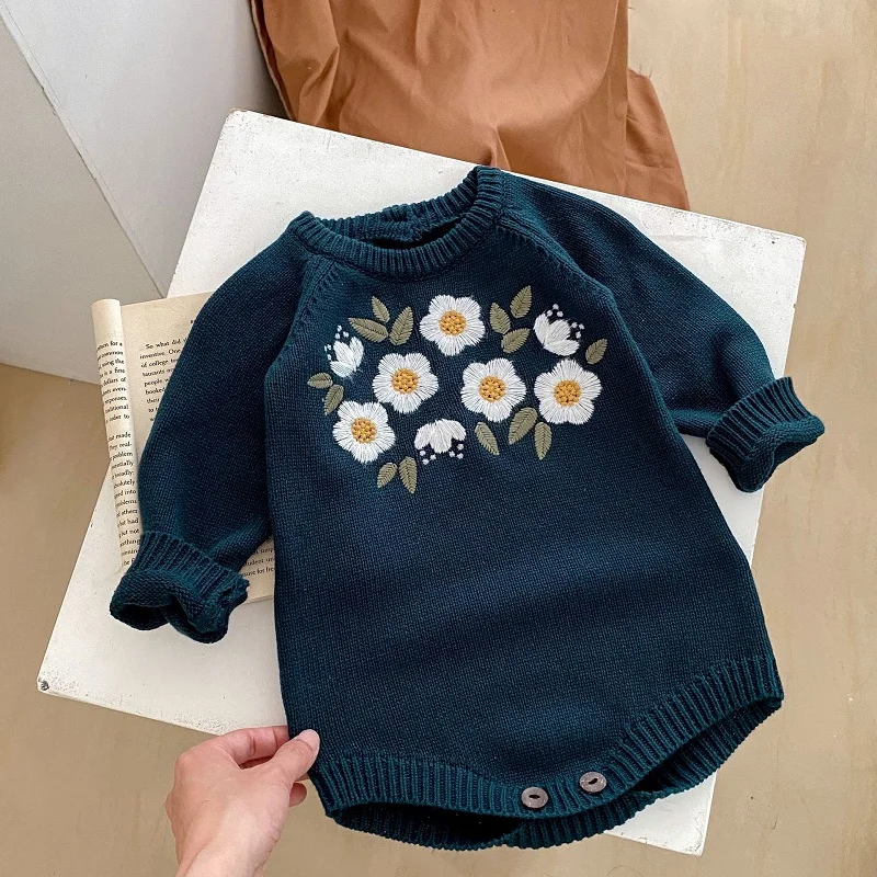 

2023 Autumn and Winter Girls' Embroidered Long Sleeve Romper 0-2 Year Old Baby Girls' Warm Knitted Triangle Romper Creeper