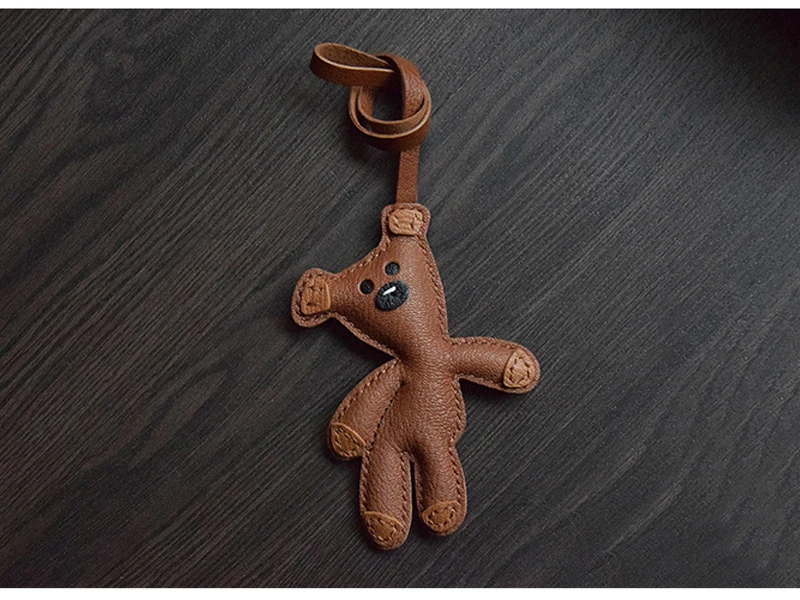 Handgefertigter Mr.Bean Teddy Schlüsselanhänger aus Echtleder, Niedlicher Teddybär Taschenanhänger, Schlüsselring mit Geschenkbox – Detail 1
