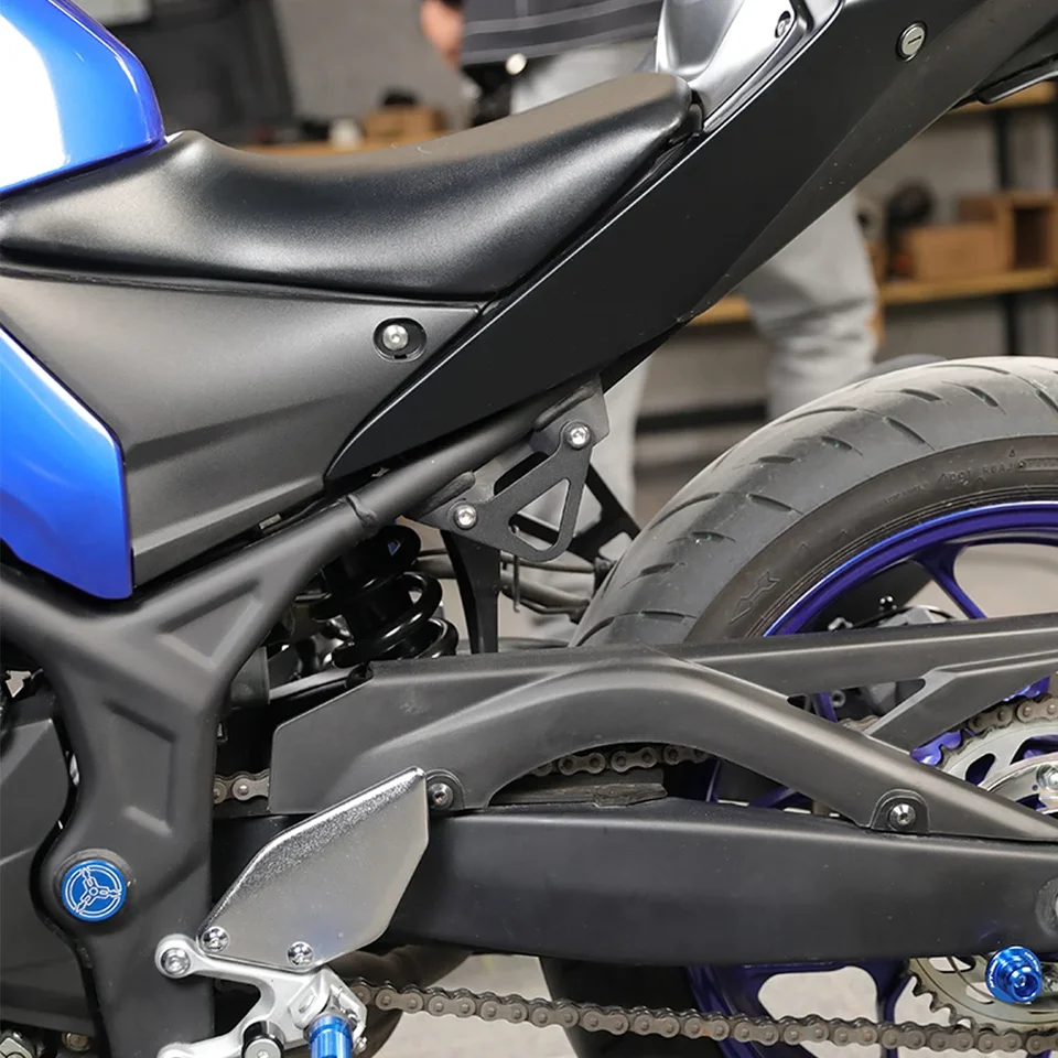 Fvoagaou Auspuff Halterung Für Yamaha MT-03/R3 - 4 Mm Stärke, Schwarz, Pulverbeschichtet