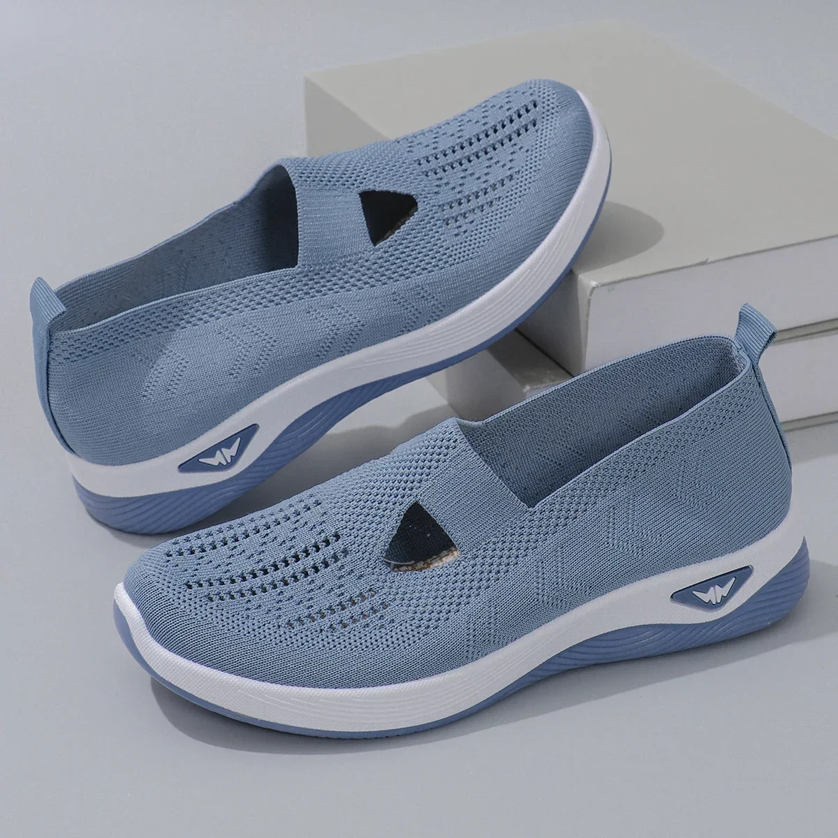 2025 Spring New Middle aged Women's Shoes and Elderly Mom Shoes Soft soled Breathable Women's Casual ShoesSports Shoes